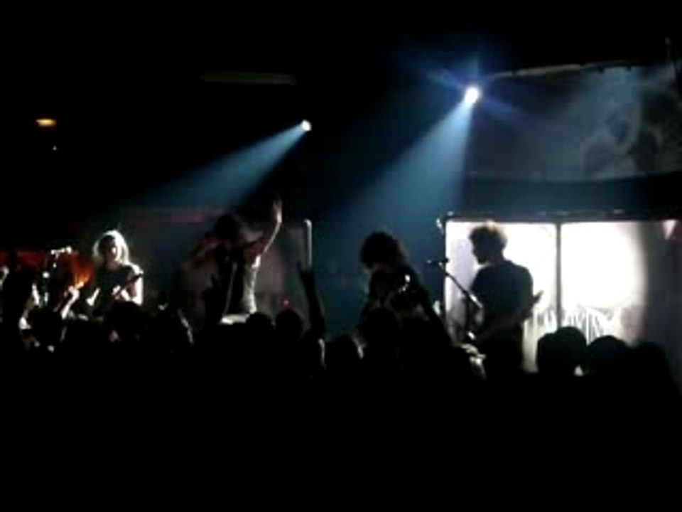 AS I LAY DYING - Through  Struggle [Trabendo, 5 juin 07]