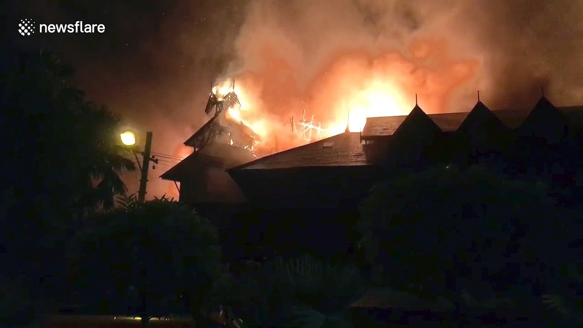 Huge Fire Guts Iconic Yangon Hotel Video Dailymotion