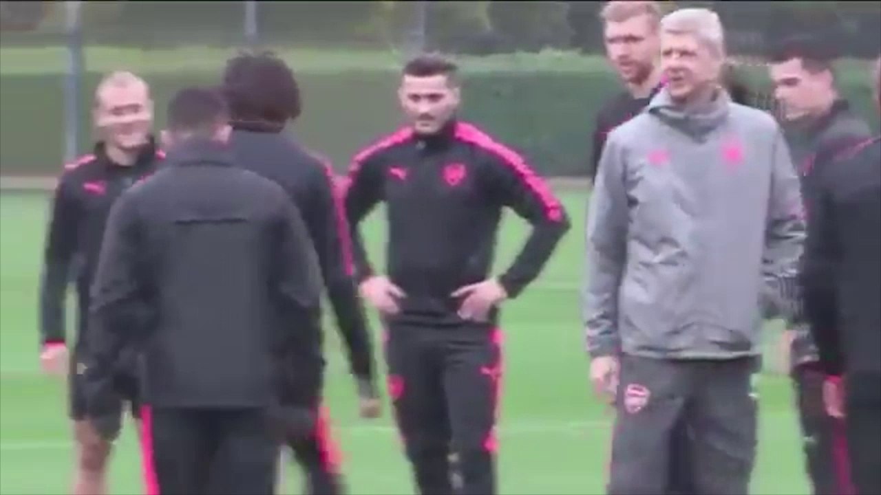 Quand Alexis Sanchez ne serre pas la main de Wenger