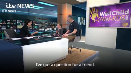 Une petite fille de 7 ans demande pour un ami si la journaliste est celibataire