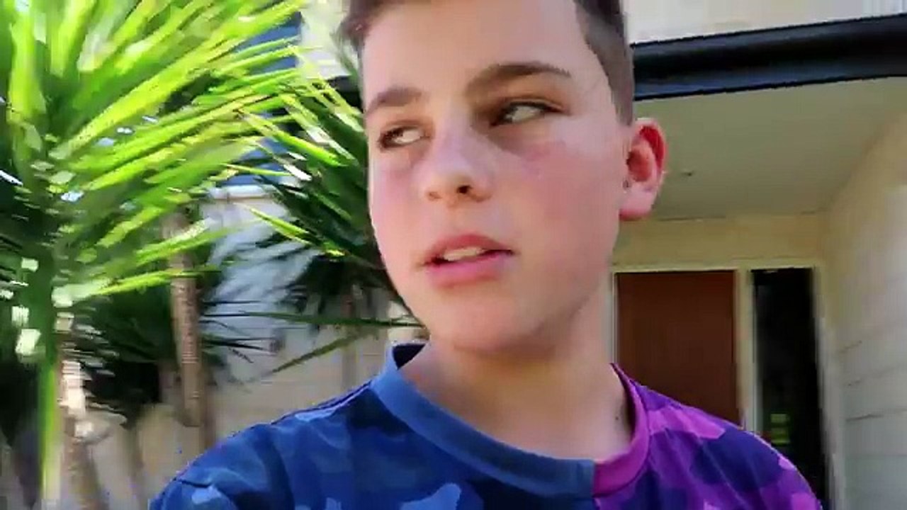 FREDDY FAZBEARS PIZZA BROKE INSIDE MY HOUSE!!!