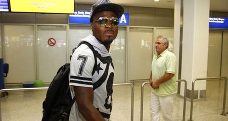 Olympiakos'ta Forma Giyen Emenike Soyuldu