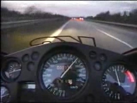 Illegal motorcycle street race 305 kmh