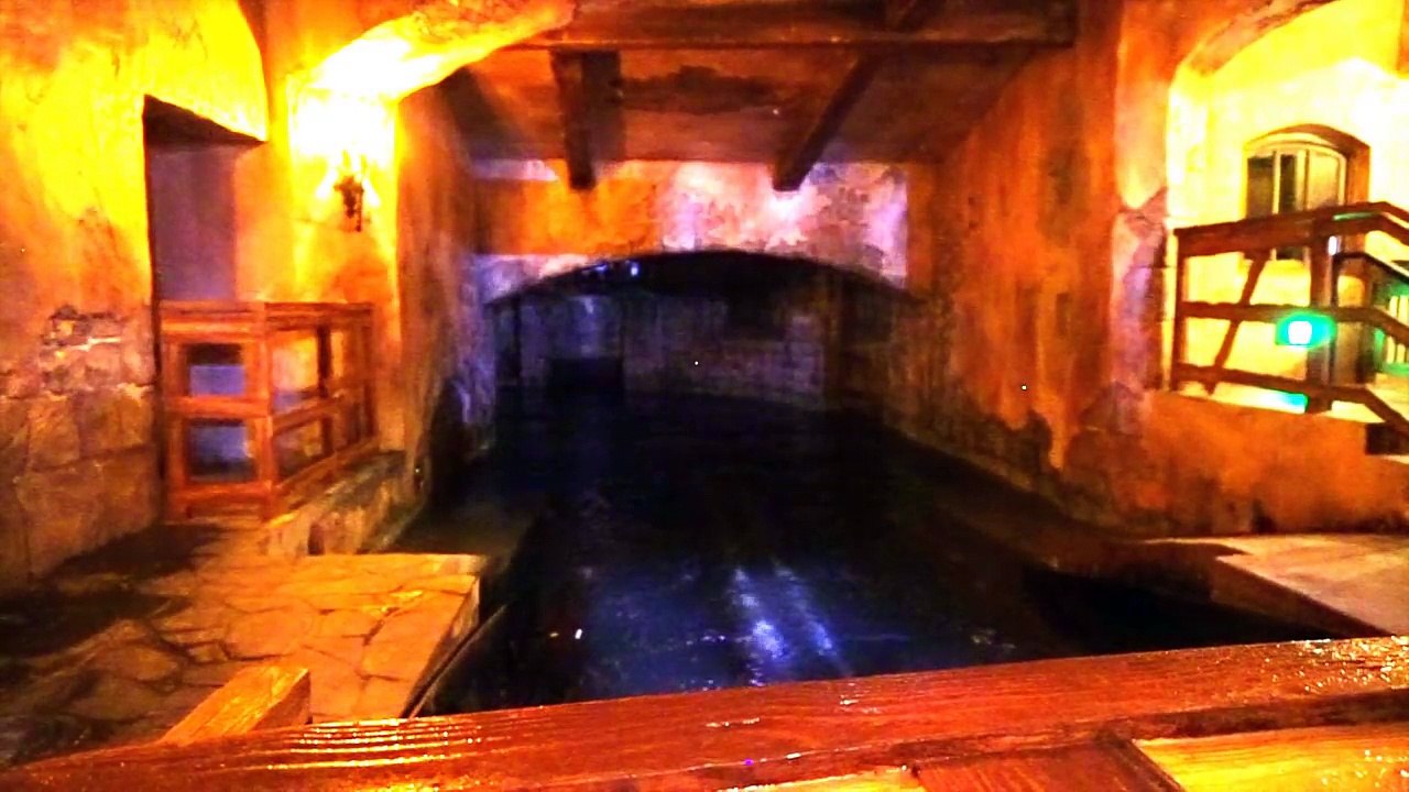 Pirates of the Caribbean - Shanghai Disneyland FULL Ride Through in HD