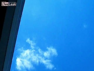 UFO Seen in Broad Daylight - Clear Footage of UFO