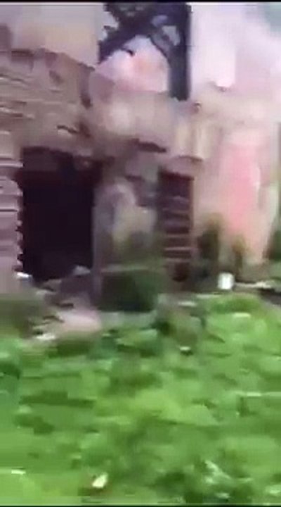 Los encuentran teniendo relaciones sexuales en casa abandonada