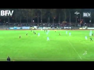 Kendi kalesine 50 metreden gol attı