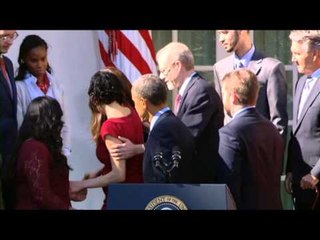 Obama'nın konuşmasını dinlerken fenalaşan kadın kamerada