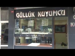 Bacağından yaralanan kuyumcu, dükkanını soydurtmadı