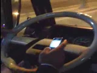 Minibüs şoföründen faciaya kapı aralayan hareket