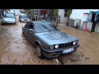 Bodrum sokakları dereye döndü