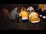 Yaralı sürücü ambulansa konulurken İstiklal Marşı okudu
