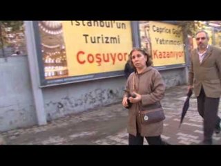 Boynundaki kolyeyi kapkaç yaptı