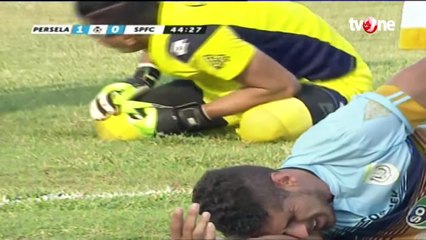The opponent's goalkeeper collided with the opponent, leading to the goalkeeper's death