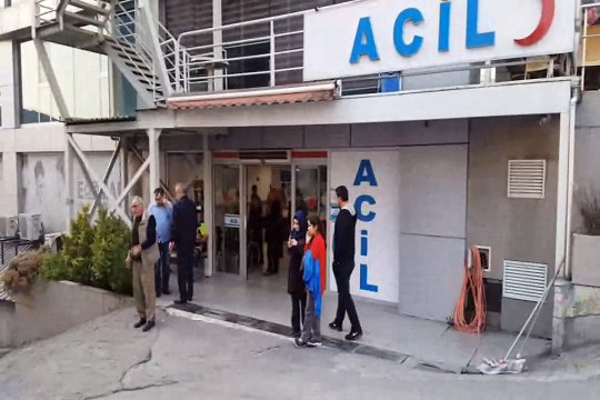 15 aylık çocuk 3. kattan beton zemine düştü...