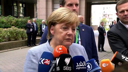 Merkel e Macron apoiam governo espanhol em meio à crise catalã