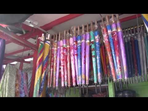 Berkah musim hujan bagi penjual jas hujan - NET5