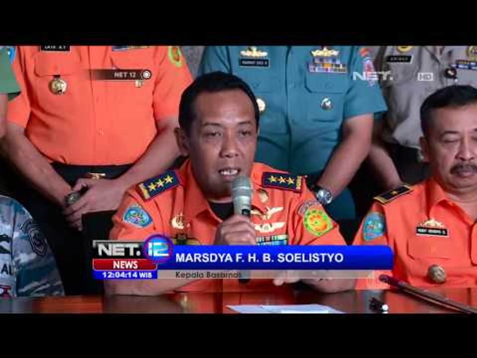 Tim penyelam dari Badan SAR Nasional masih belu...