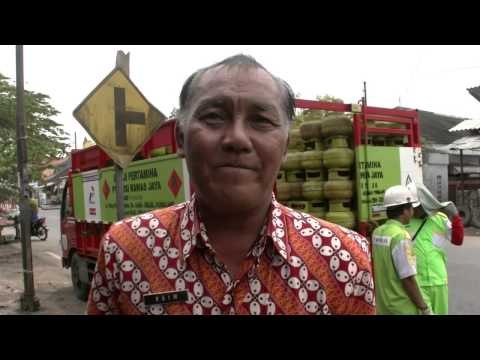 Atasi Kelangkaan Elpiji 3 Kilogram, Pertamina Gelar Operasi Pasar - NET12