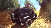 Toyota Hilux and Jeep Wrangler JK offroading / 4x4