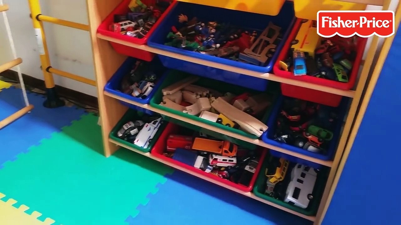 IL TRENINO THOMAS - Tutti nella cameretta di Alex con la Pista da Corsa Thomas e Percy TrackMaster