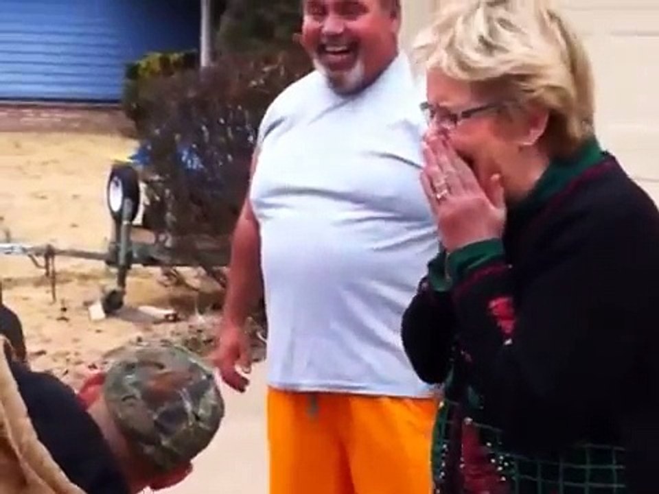Marine Surprises His Parents on Christmas Day 2010