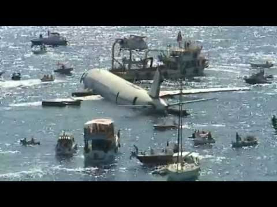 Kuşadası Körfezi’ne getirilen uçak batırıldı