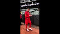 Travis Kelce signs autograph for young Chiefs fan in Raiders territory