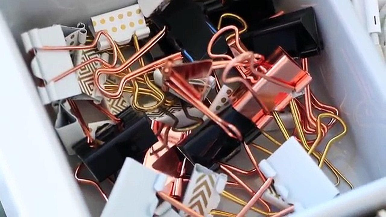 DESK TOUR 2017 (ORGANIZATION & DECOR)