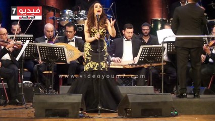 أنغام تغنى "واحدة كاملة" لايف