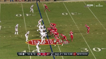 Tyreek Hill leaps for HUGE sideline catch of 31 yards