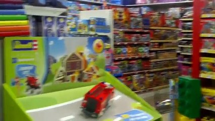 [VLOG] Ellie et Lana lachées dans le magasin de jouets !
