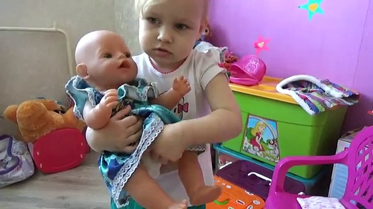 Горка дома! Алиса играет с куклой Беби Борн childrens slide at home! plays  with a doll Baby born