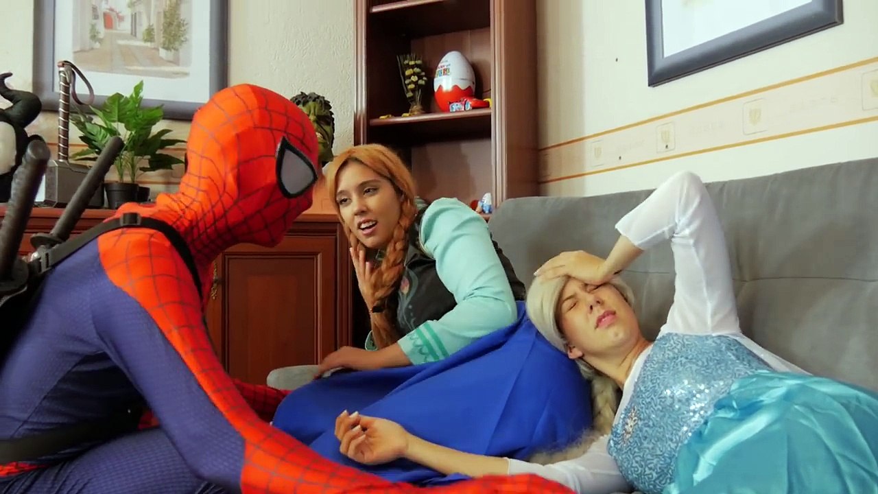 Frozen Elsa bitten by Vampire and going to Jail! w/ Spiderman Frozen Anna Elsa