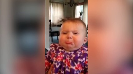 Ce bébé est très sensible aux différentes musiques !