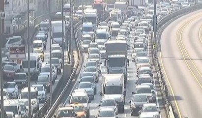 E5'te motosiklet kazası trafiği felç etti