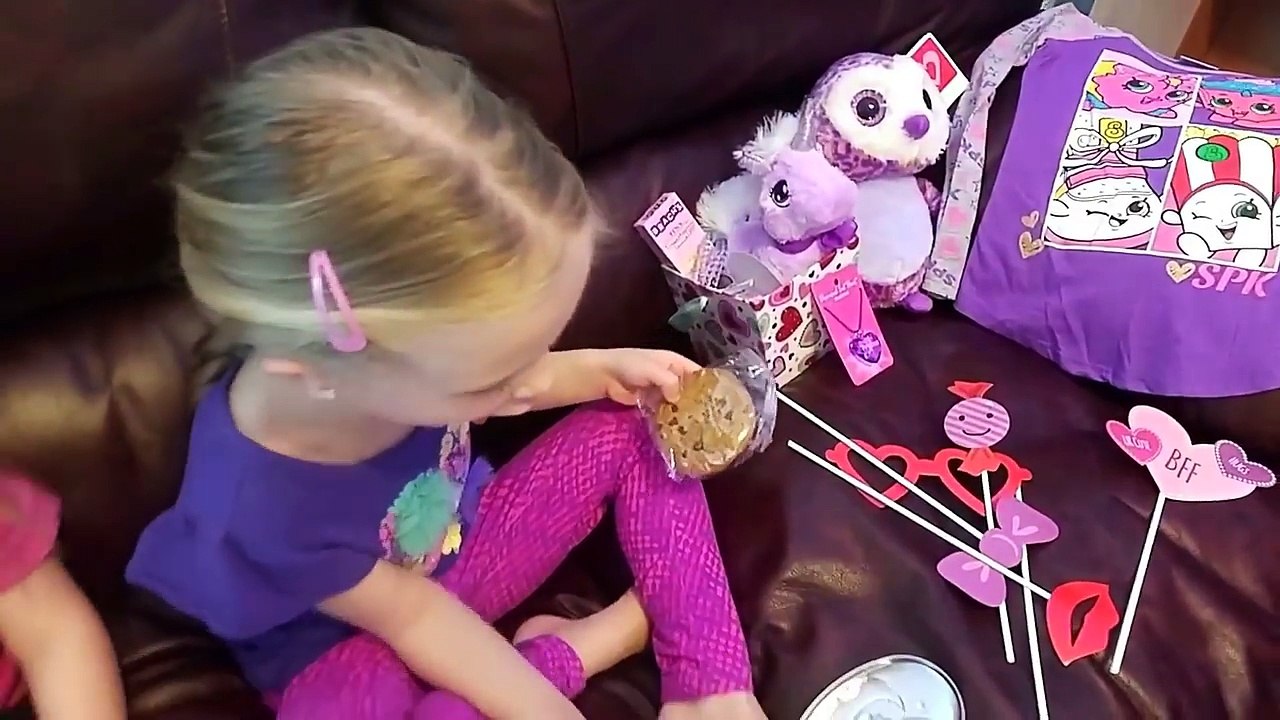 Purple Elf on the Shelf Returns! Happy Valentines Day Special