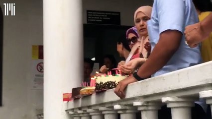 Shafie's supporters bring a cake to the court house
