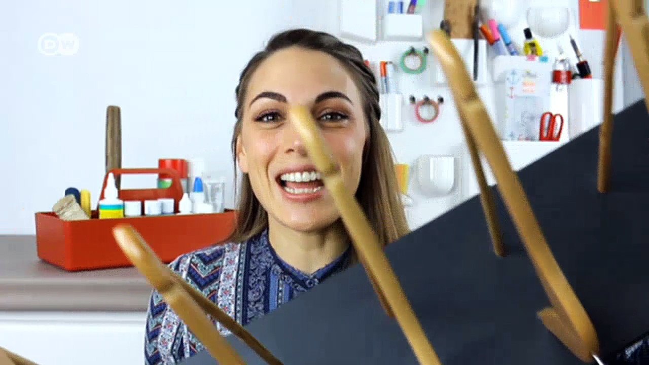 Eine garderobe aus kleiderbügeln | dw deutsch