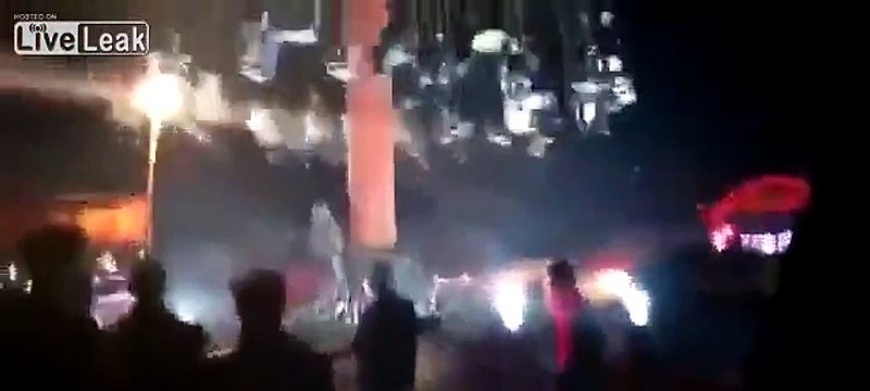 Ce manège balançoire géant lâche d'un coup en Chine !! Par d'attractions défectueux..