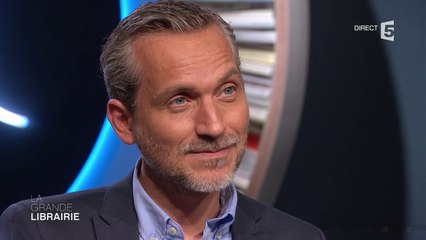 Olivier Norek, publie un nouveau polar sensible et saisissant : « Entre deux mondes »