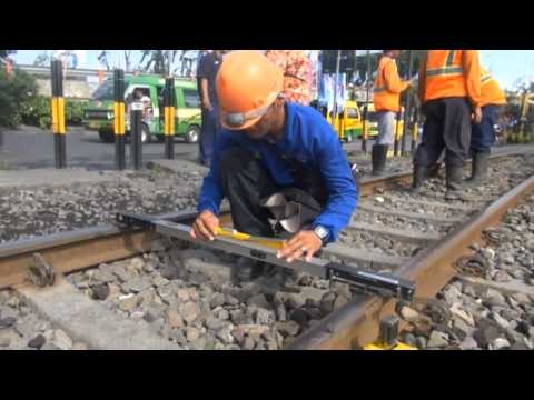 NET12 - PT KAI bentuk tim khusus Flying Gank untuk perbaiki jalur kereta api yang rusak