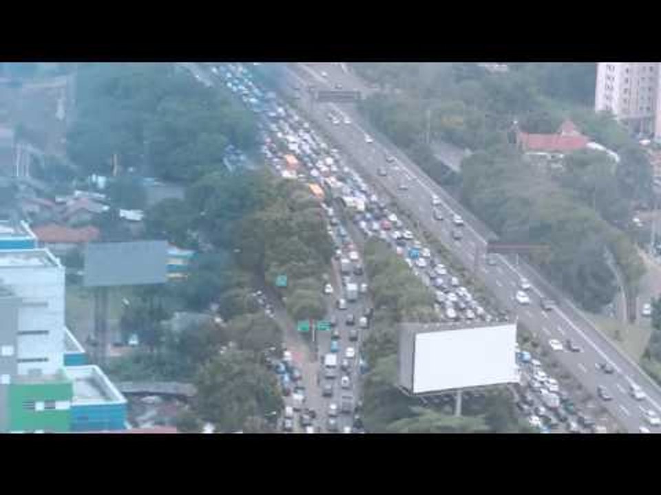 NET12 - Hari kedua uji coba penutupan pintu tol