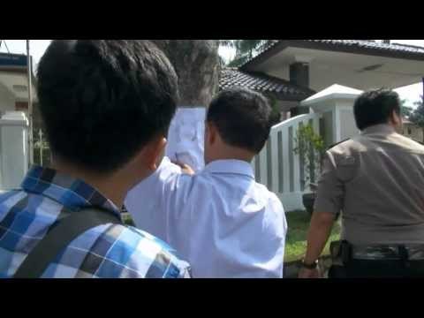 NET24 - Olah TKP pembunuhan jasad dalam koper digelar di kamar kos korban