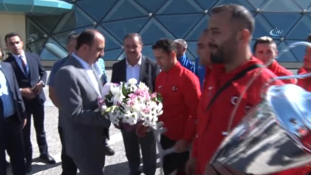 Avrupa'nın En Büyük Kupası Avrupa'nın En Büyük Kelebek Bahçesi'nde