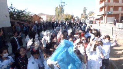 Minik Eller Temiz Çevre İçin Çöp Topladı