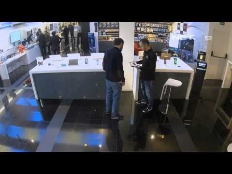 NET24 - Pemain sepak bola Spanyol menjadi salesman - Barcelona