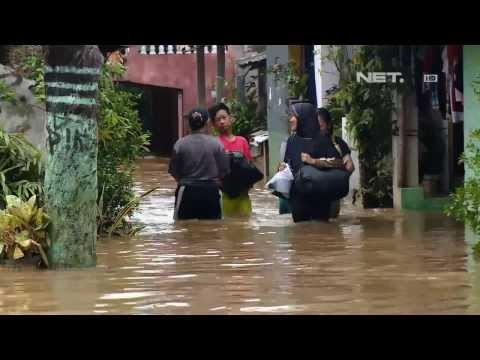 NET12 - Kali Sunter Meluap Sebabkan Warga Cipinang Melayu Mengungsi