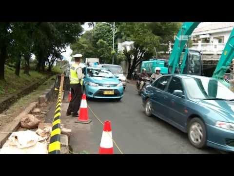 NET17 - Jembatan Ambles di TB. Simatupang Jakarta akan Dibongkar