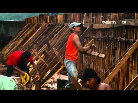 NET5 - Gotong royong warga meperbaiki tanggul jebol